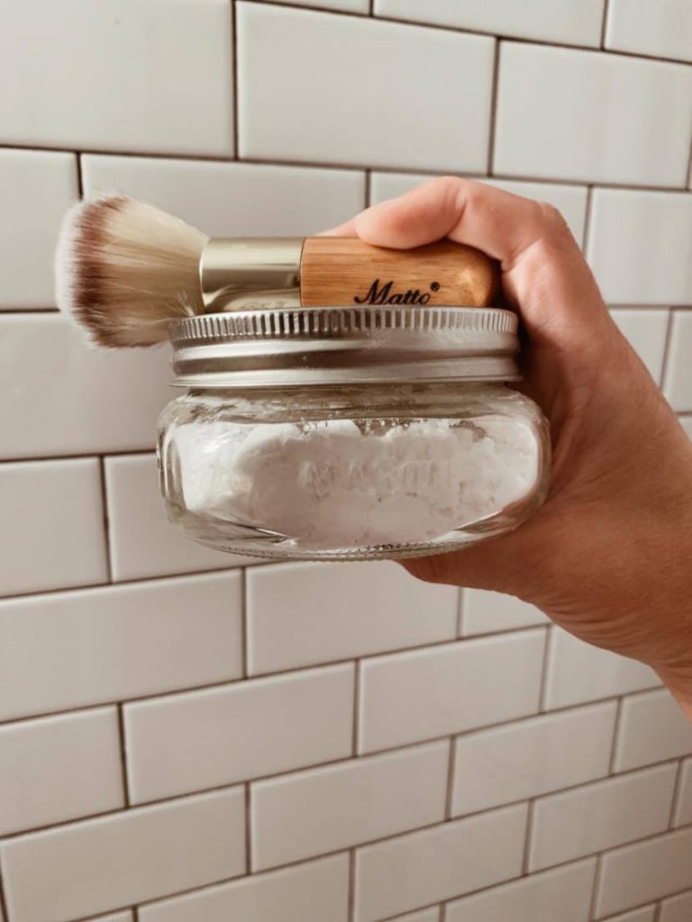 Easy DIY Natural Dry Shampoo